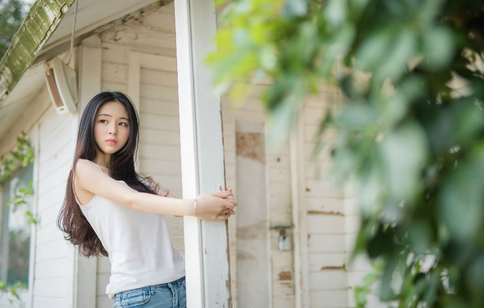 如果你不能飞，那就奔跑;如果不能奔跑，那就行走;如果不能行走，那就爬行;但无论你做什么，都要保持前行的方向。